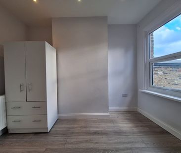 4 Bed Terraced House, Almond Road, N17 - Photo 2