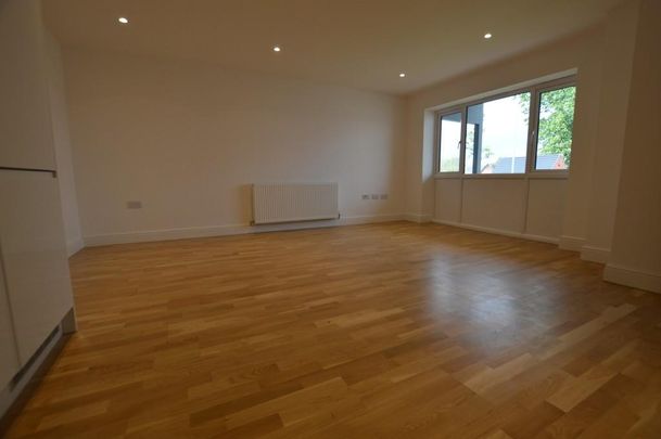 2 bedroom ground floor flat to rent - Photo 1