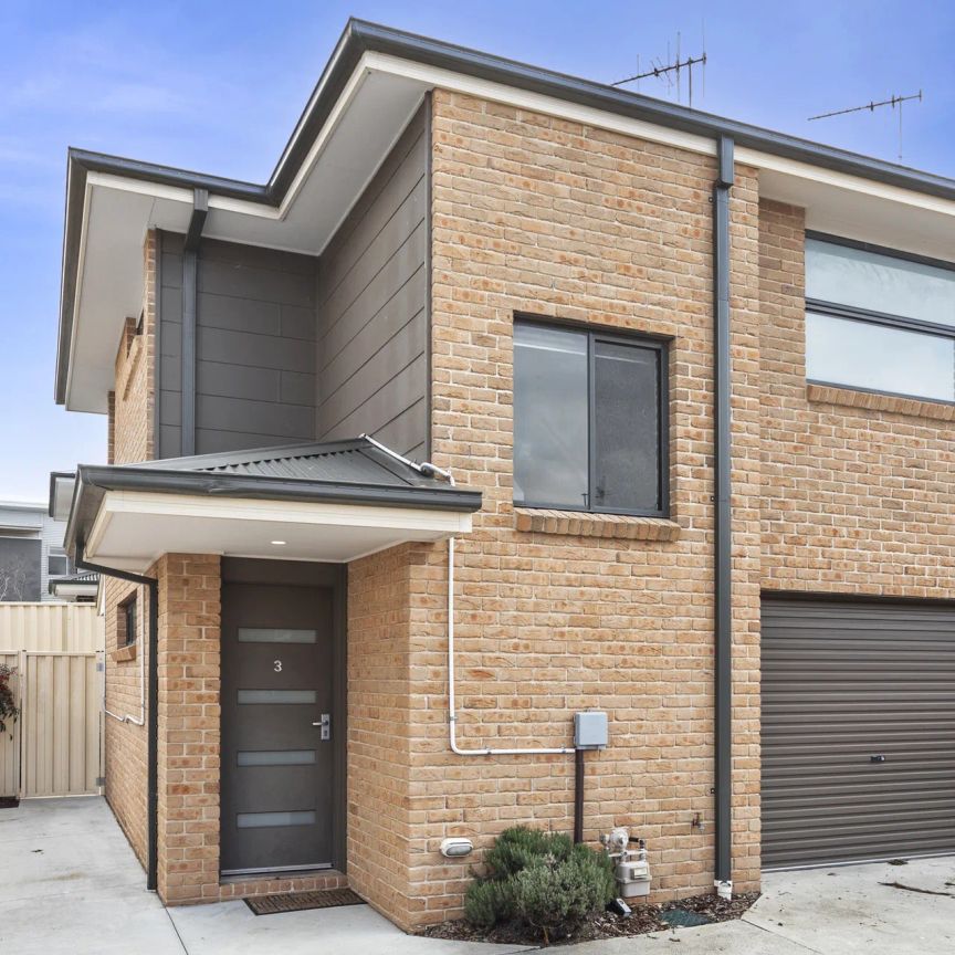 Spacious Townhouse in the Heart of Queanbeyan - Photo 1