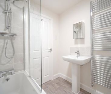 2 bedroom terraced house to rent - Photo 3