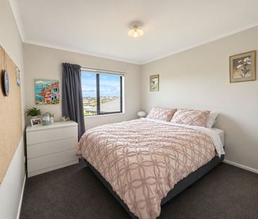 4 Bedroom, 2 Bathroom Home – Grandview Heights - Photo 6