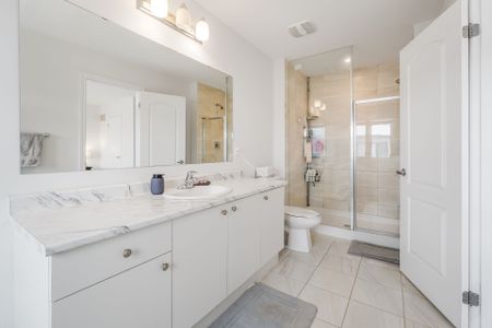 For Lease - 376 Wheat Boom Drive, Oakville, Ontario - Photo 4