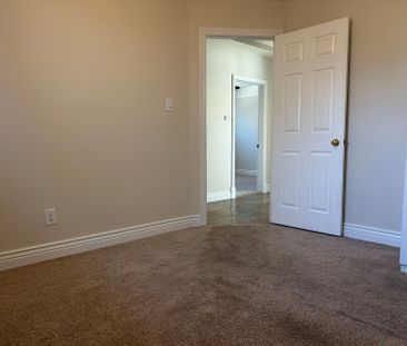 For Lease - 28 Collins Crescent, Aurora, Ontario - Photo 5