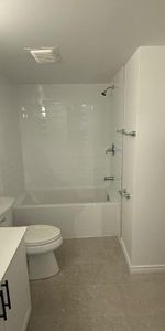 4 1/2 à louer très grand entièrement rénové - Photo 3