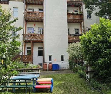 Perfekte Dachwohnung mit groÃem Balkon und tollen Blick in den grÃ¼nen Innenhof! - Foto 2