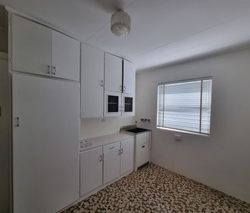 Beautifully Positioned Ground Floor Unit! - Photo 6