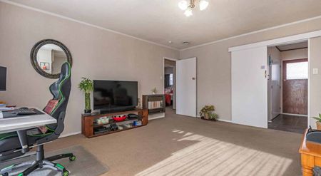 TWO BEDROOMS - CLOVERLEA - Photo 4