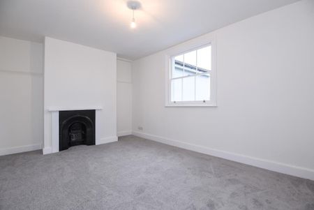 2 bedroom cottage to rent - Photo 2