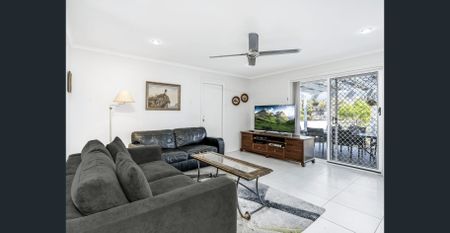 Family-Friendly Home with Outdoor Space – Ashmore - Photo 2