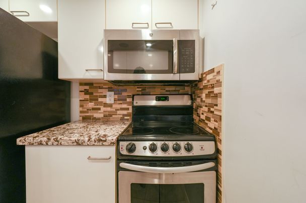 For Lease - 38 ELM Street Unit# 613, Toronto, Ontario - Photo 1