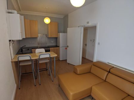 3 bedroom flat to rent - Photo 5