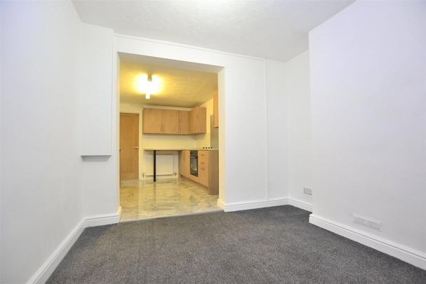 2 bedroom end of terrace house to rent - Photo 1