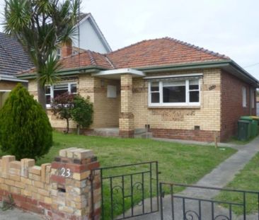 Well Looked after and located in a highly coveted area! - Photo 6