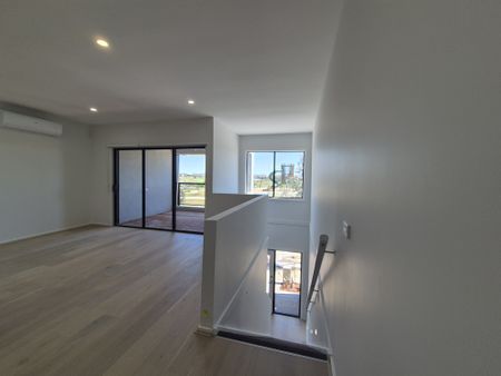 Beautiful, newly built townhouse - Photo 5