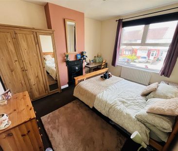 4 bedroom terraced house to rent - Photo 2