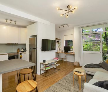 Stylishy Renovated Apartment - Photo 1