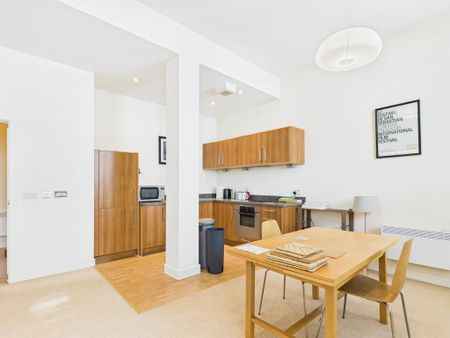 3 bedroom flat to rent - Photo 4