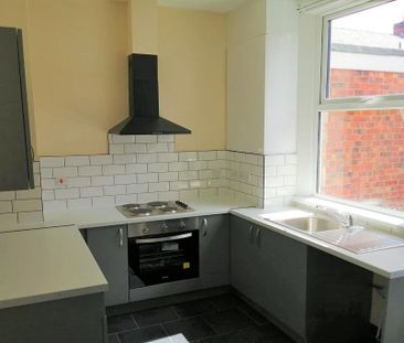 2 bedroom end of terrace house to rent - Photo 3