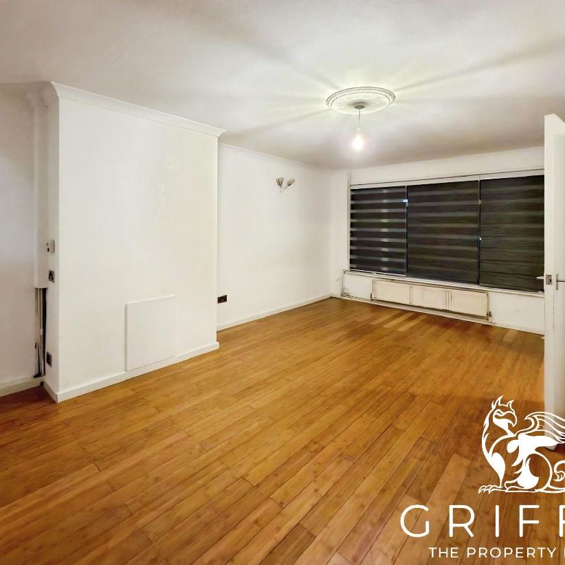 Bryon Gardens, Tilbury, rm18 - Photo 1