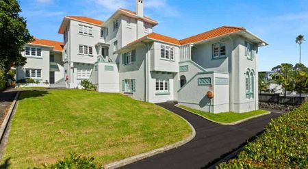 Fully Furnished Art Deco Apartment - Photo 5