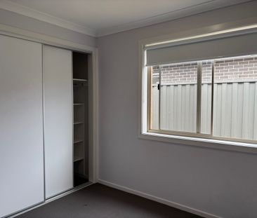 Great Family Living in Roxburgh Park - Photo 4