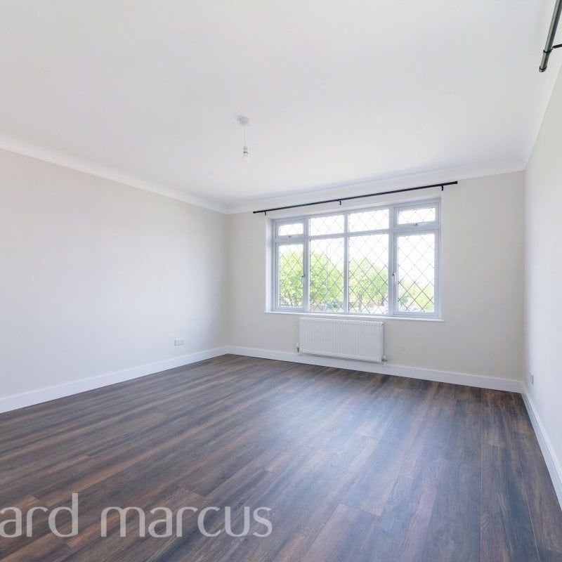 Grove Road, SUTTON - Photo 1