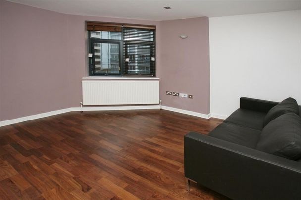 Jacob Mansions, Umberston Street, Whitechapel, London E1 - Photo 1