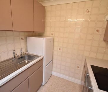 1 bedroom retirement property to rent - Photo 4