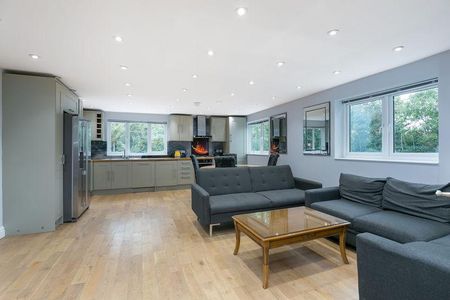 4 bedroom apartment to rent - Photo 2