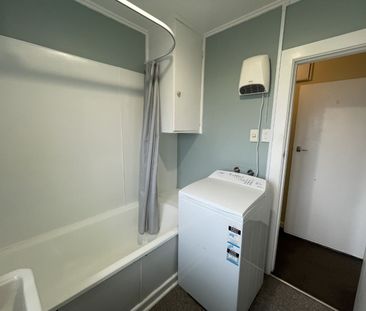 Cozy 1-Bedroom Flat in Melrose - Photo 4