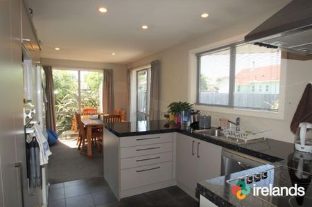 Neat and Tidy Three Double Bedroom Standalone Townhouse - Photo 5