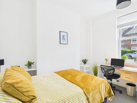 4 bedroom flat to rent - Photo 5