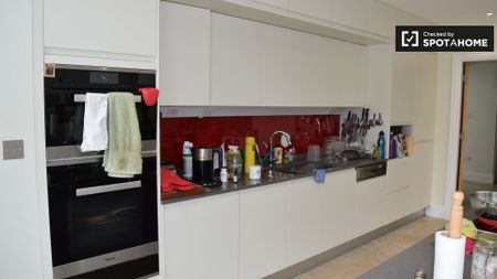 Cute room to rent in 4-bedroom house in Terenure, Dublin - Photo 3