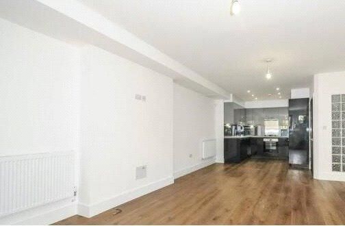 3 bedroom apartment to rent - Photo 1