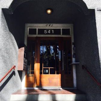 Character boutique apartment building steps from skytrain - Photo 3