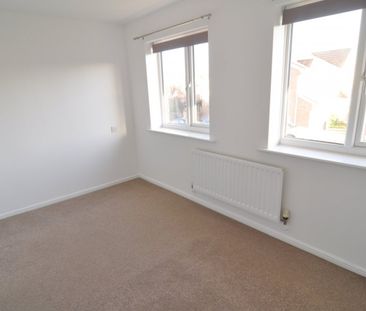 2 bed Town House - To Let - Photo 3