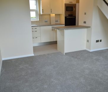 Terraced House to rent on - Photo 6