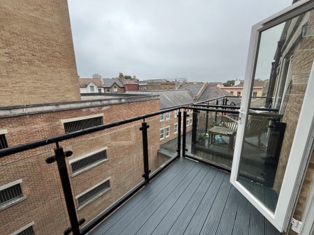 2 bed flat to rent in Commercial Road, Bournemouth, BH2 - Photo 4