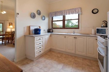 Miss Pym's Cottage in central Maldon Offered Furnished - Photo 2