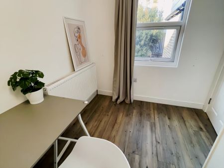 6 Bedroom 4 Bathroom room 4 - Photo 3