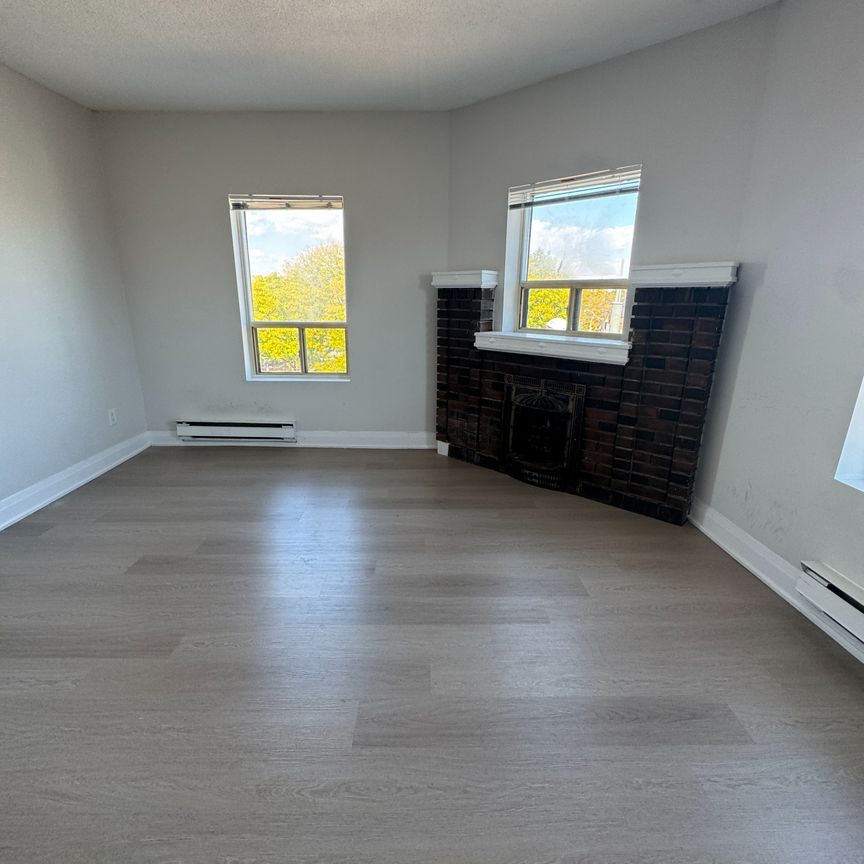 For Lease - 98 Northcliffe Boulevard Unit# 6, Toronto, Ontario - Photo 1