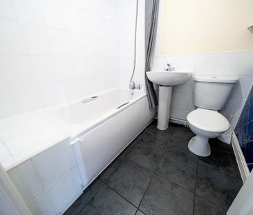 Room in a Shared House, Capstone Road, BR1 - Photo 5