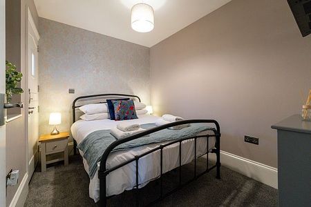 Flat 2 , 12 Priory Street - Photo 4