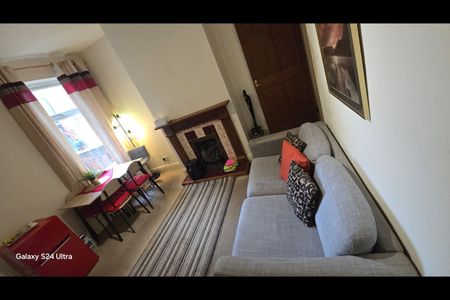 2 Bed Terraced House, Henton Road, LE3 - Photo 2