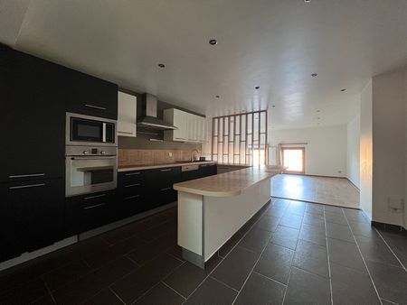 Location Appartement 3 pièces 81m² - Photo 2