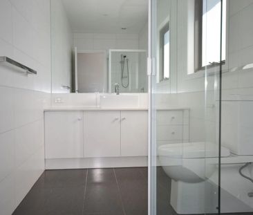 2/1 Kenneth Street, Preston, Vic 3072 - Photo 2