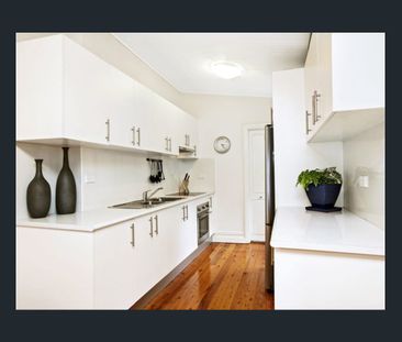 Charming Two Level Townhouse in Heart of Erskineville - Photo 5