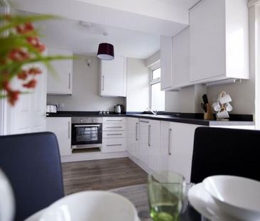 4 bedroom end of terrace house to rent - Photo 3