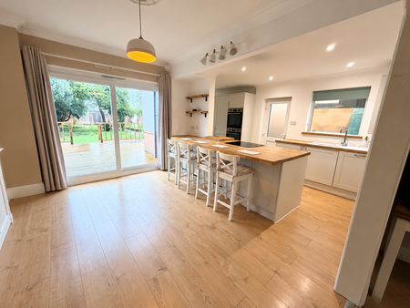 3 bedroom property to rent - Photo 2