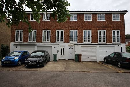 Langley Park Road - Sutton - Photo 3